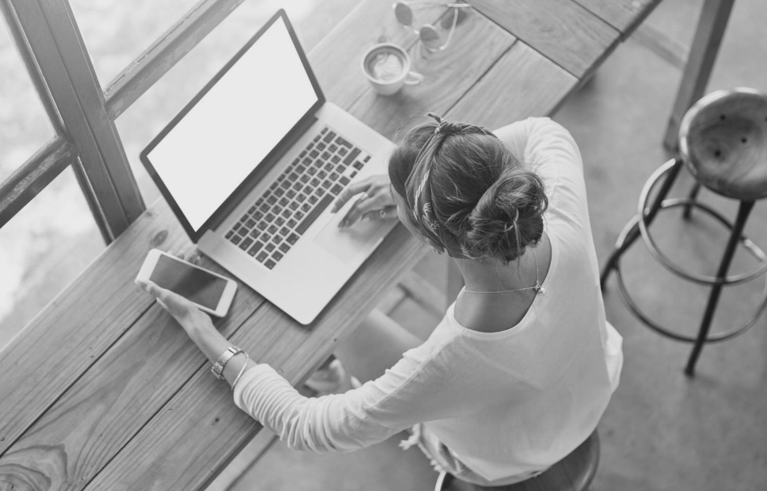 Detaillierte Finanzanalyse mit Charts und Berechnungen