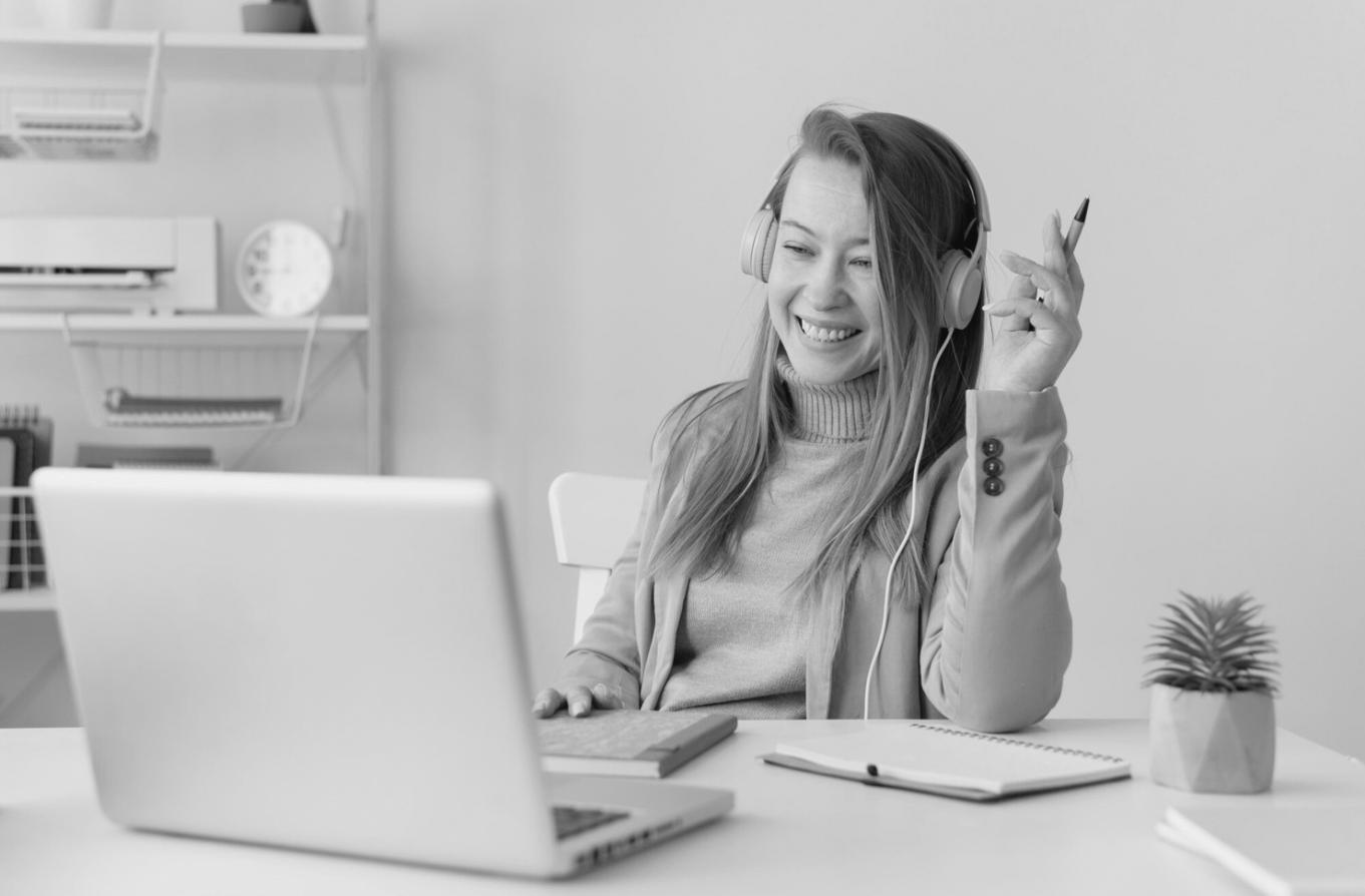 Professionelle Beratungssituation mit Finanzunterlagen